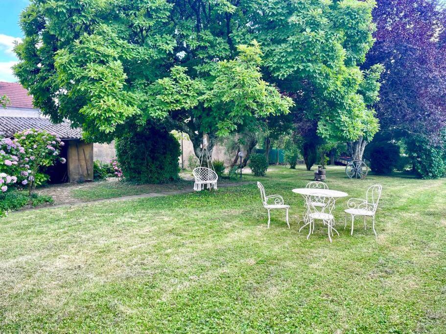 La Casa Del Papa - Maison Spacieuse Avec Jardin Dole Ngoại thất bức ảnh